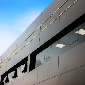 empresa de revestimento em acm curitiba; revestimento em acm; fachada com revestimento em acm e letras caixa em acm